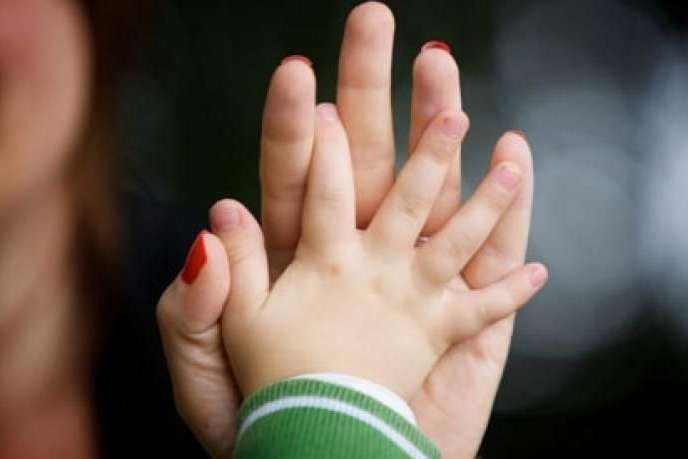 Через неправильний підрахунок одинока мати в Торецьку півроку не отримувала належну їй соцдопомогу. Втрутилися юристи УГСПЛ