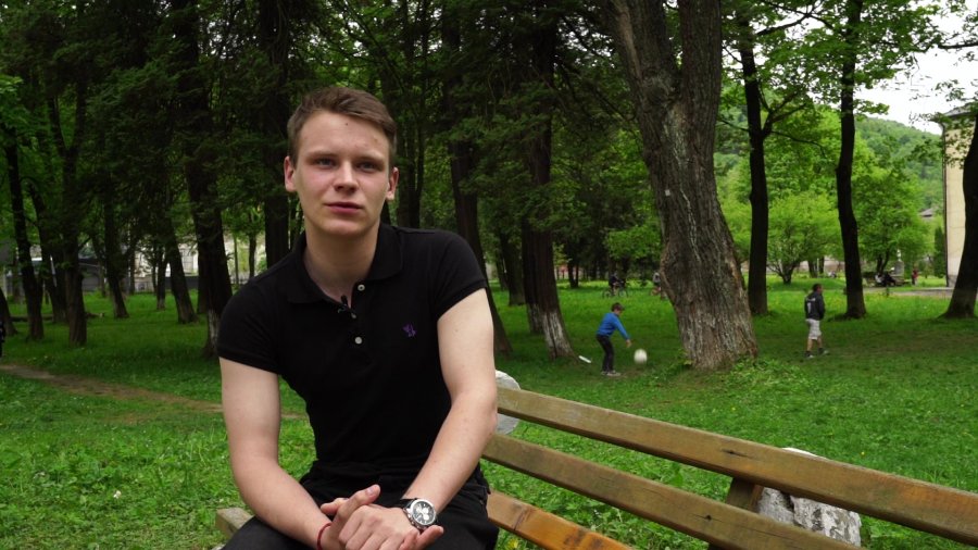 «Танк їздить, знає, що немає військових, і стріляє прямо по будинках» – Рубіжне